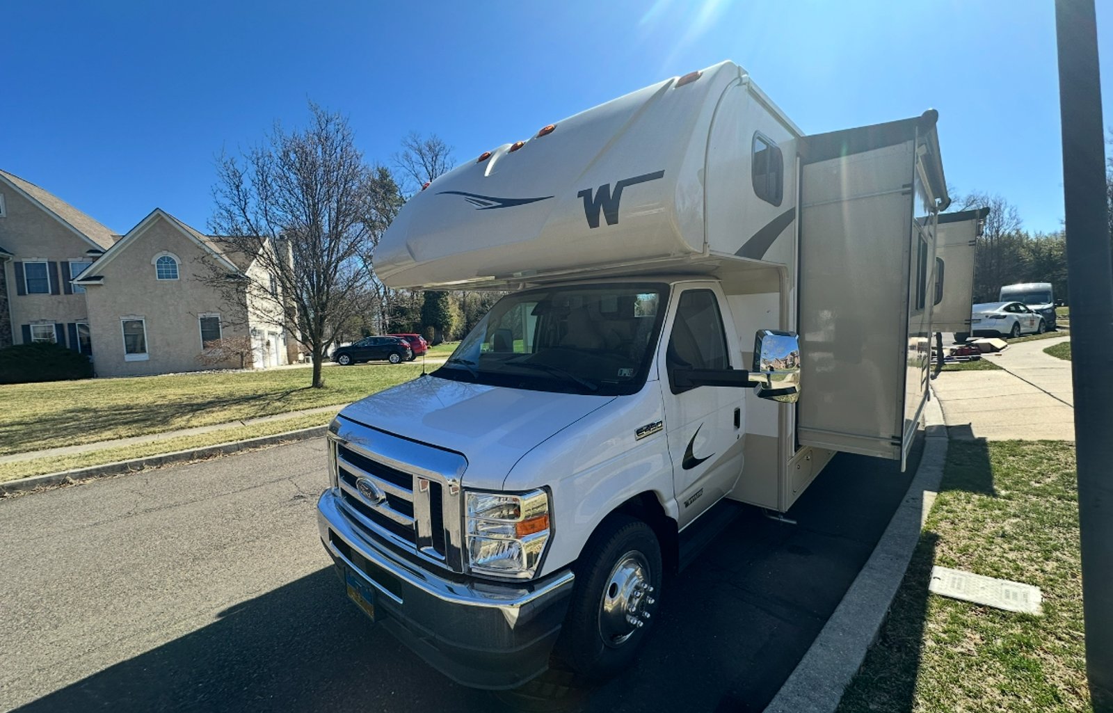 2021 Winnebago Spirit 26T couple & small family