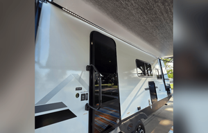 BRAND NEW 2027 Keystone Coleman Light 22BX