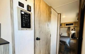 Premium Alpha Wolf Camper Relax, Camp & Unwind