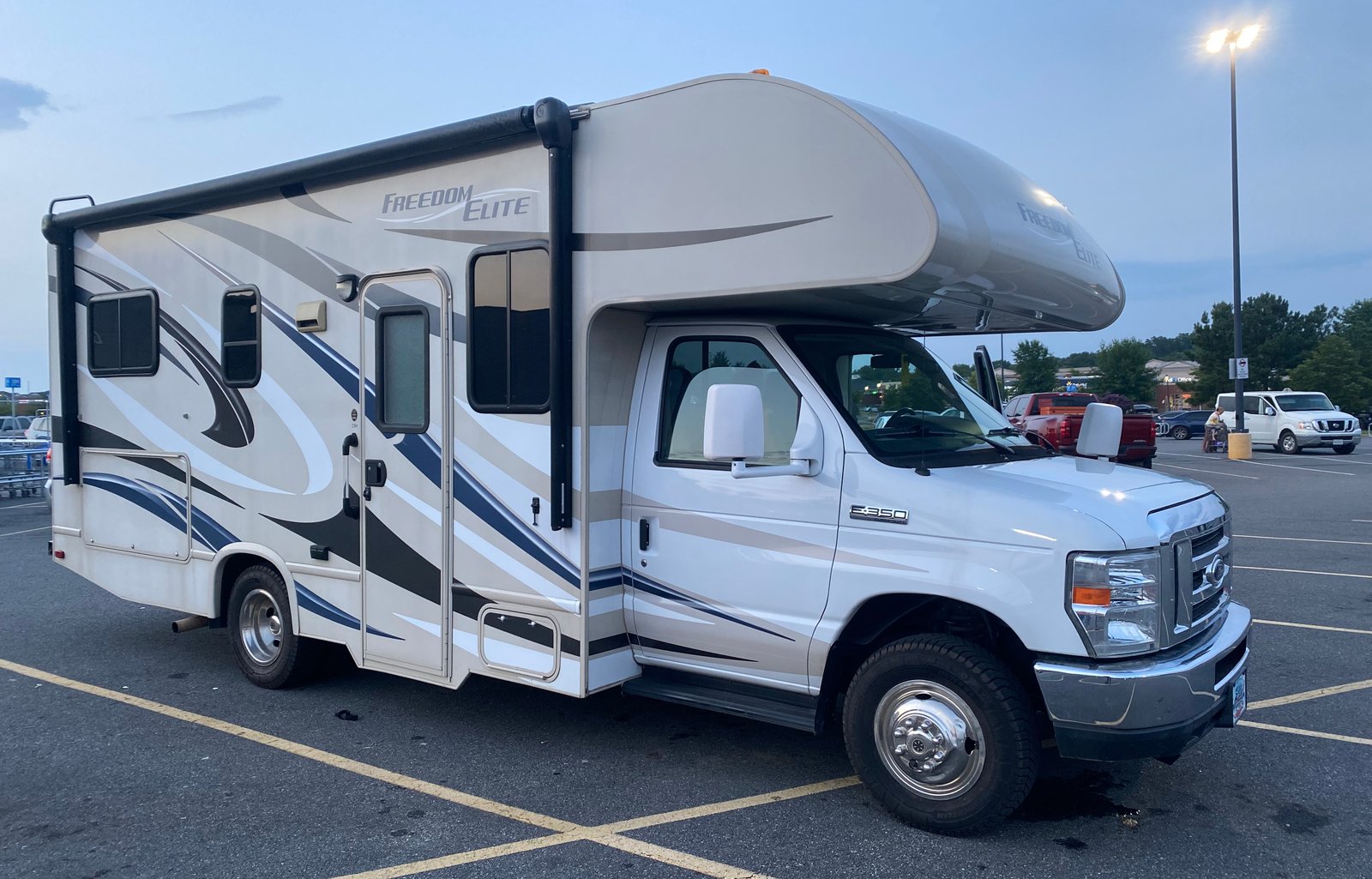 2015 Thor Motor Coach Chateau 23U