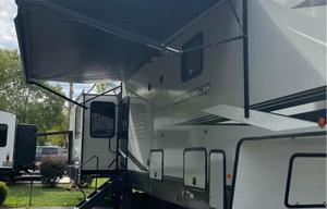Adventure Awaits - Arctic Wolf Suite 3660