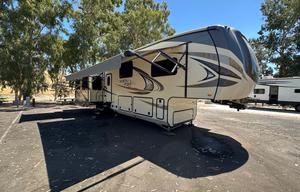 Glamping at its finest! Jayco Luxury sleeps 9!