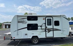 (LIKE NEW) 2015 Forest River Rockwood Mini Lite