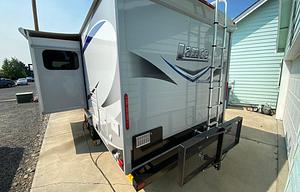 2018 Lance 27' Adventure Trailer Sleeps 4