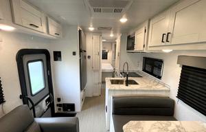 2022 East to West Entrada 2700NS