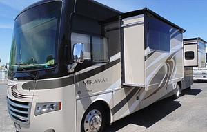 2017 Thor Motor Coach Miramar 34.4