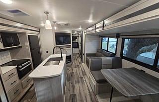 The Sunset Cruiser (Sleeps 10 with BH & 1.5 Baths)