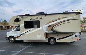 Very Clean! 2017 THOR Four Winds 24 ft. Good Size.