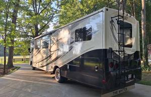 2014 Georgetown 351DSF RV rental photo 6