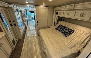 Holiday Rambler Luxury Coach /2 Full Baths & Bunks