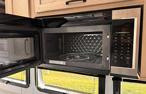 Modern Fifth Wheel – Your Home on the Road