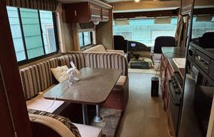 Windwaker - Eugene’s Roomy and Cozy Motorcoach