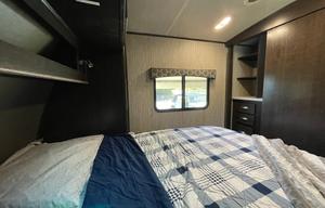 2019 Shadow Cruiser 30'