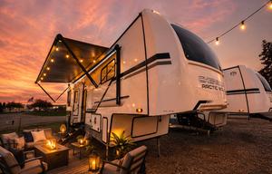 Sleeps 4 | Off-Grid Ready | Arctic Fox for Couples