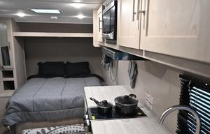 Coachmen RV Catalina Summit Series 7 184FQS