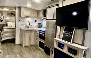 Easy Come, Easy Go RV | 2 Miles From F1 & COTA