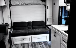 Desert Rent A Hive –2026 Clean Jayco w/ Bunks