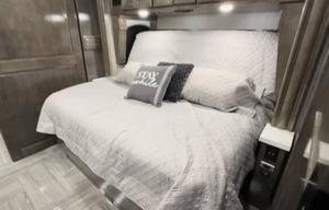 2019 Discovery LXE 44H RV rental photo 9