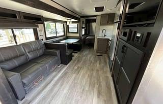 Family Friendly 2022 Jayco Jay Flight - Sleeps 10