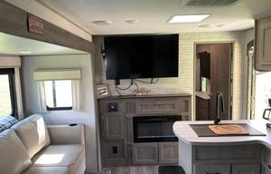 2024 Couchman - Perfect for Your Next Adventure!