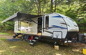 Adventurer - Spacious and Pet-Friendly Getaway