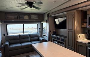 Special Labor Day Pricing!!!     5th Wheel Living