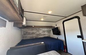 2021 Dutchmen RV Coleman Lantern LT Series 17B RV rental photo 3