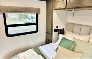 DeMonte—Luxury 4x4  Dynamax Isata 5 Extreme