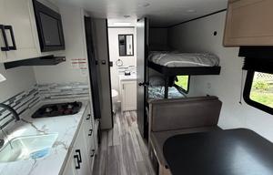 Cozy new 2026 Jayco Jayflight SLX, amazing camper!