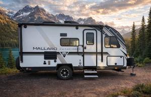 21' Off Grid Camper - Sleeps 5 (midsize towable)