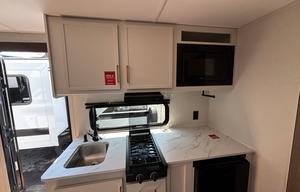 2027 Transcend One 151BH RV rental photo 6