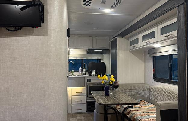 Honey Pod | Couples Solar Escape '22 Rpod