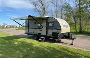 Big slide out, sleeps 6, under 4,000 lb! 400W solar