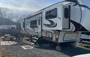 2014 Keystone RV Laredo 346RD RV rental photo 1