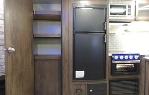 New RV. Sleeps 9! Unlimited Miles! Generator.