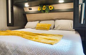 Generator / Sleeps 6  Plus / Deck (GWTX 1640)