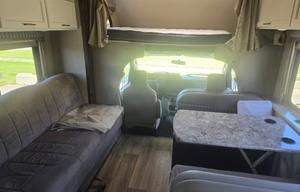 2017 THOR M-30FE E450 RV rental photo 4