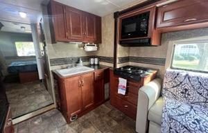 2014 Winnebago Minnie Winnie 31K