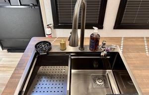 2025 Forest River RV Salem Hemisphere 38VERANDA RV rental photo 10