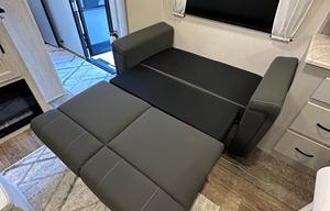 2022 Family Friendly Triple Slideout Camper Rental