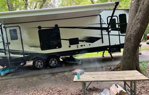 2022 Fuel 305 RV rental photo 17
