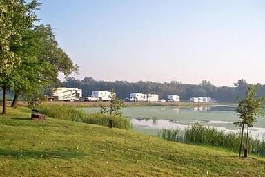 Campers driving into the Thomson Causeway campground.