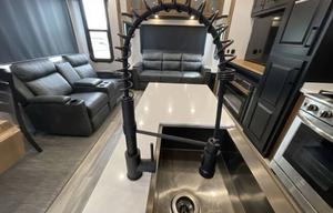 Luxury Monthly RV Stay for Traveling Professionals