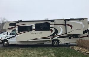 32 ft Class C w/Outdoor Kitchen, all items included