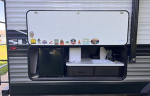 2022 Jay Flight SLX 8 242BHS RV rental photo 8