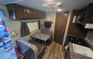 2016 Shasta RVs Flyte 185FQ RV rental photo 8
