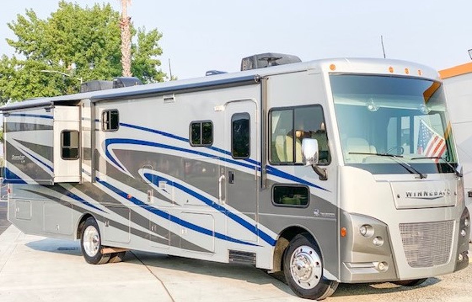 2018 Winnebago Sunstar LX 35F