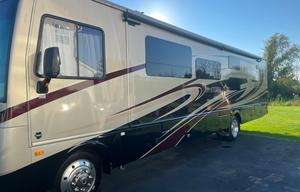 2017 Fleetwood Storm 36F - Will work w/your budget