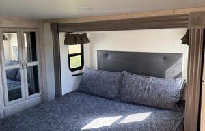 King Bed W/ King SIZE Space! FR sandpiper 3990fl