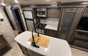 Sleeps 6 - Highland Ridge Light Spacious Trailer